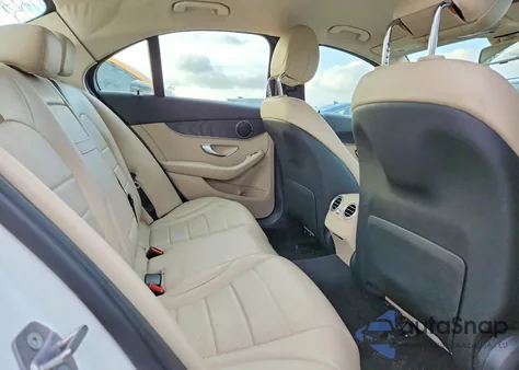 2017 Mercedes-Benz C 300 из США, поврежденный, VIN 55SWF4JB7HU190441